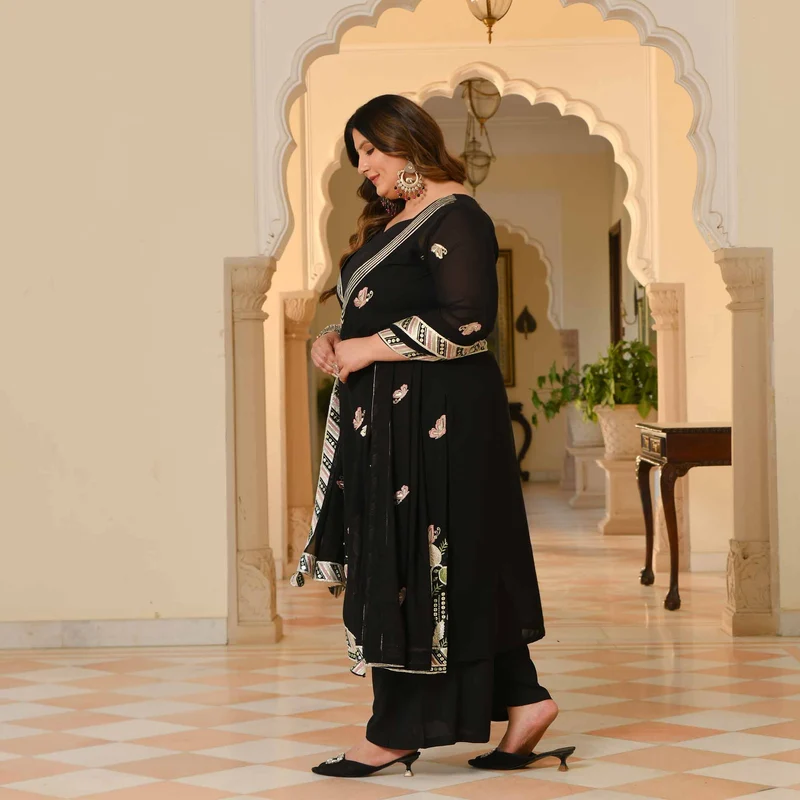 Black-Cape-Set-Lavina-SCL_7716-7.webp