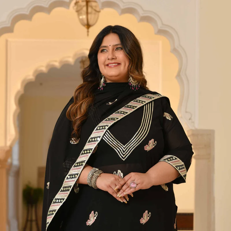 Black-Cape-Set-Lavina-SCL_7756-1.webp