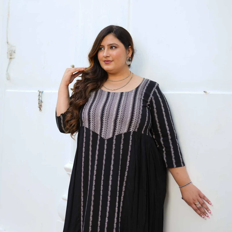 Black-Dress-Lavina-DSC06224-1.webp